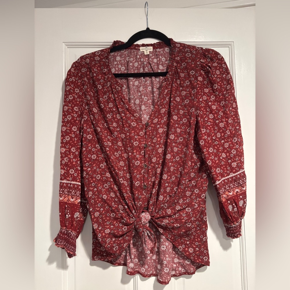 Maroon blouse with a flower pattern 
Really soft and comfy